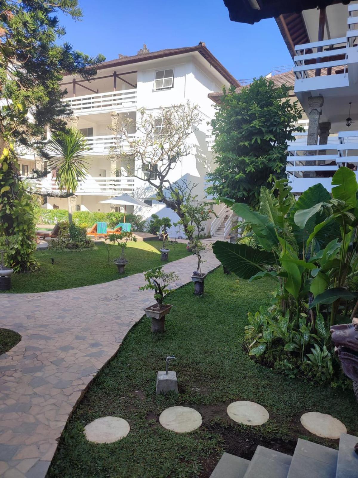 Hotel Sari Bunga Kuta Bali Legian